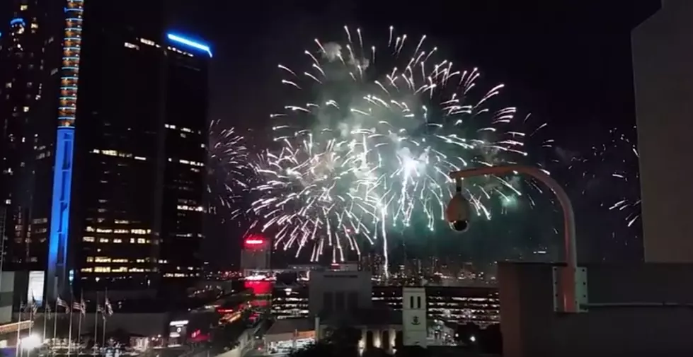 See Highlights from One of America’s Largest Fireworks Displays – 2016 Ford Fireworks in Detroit