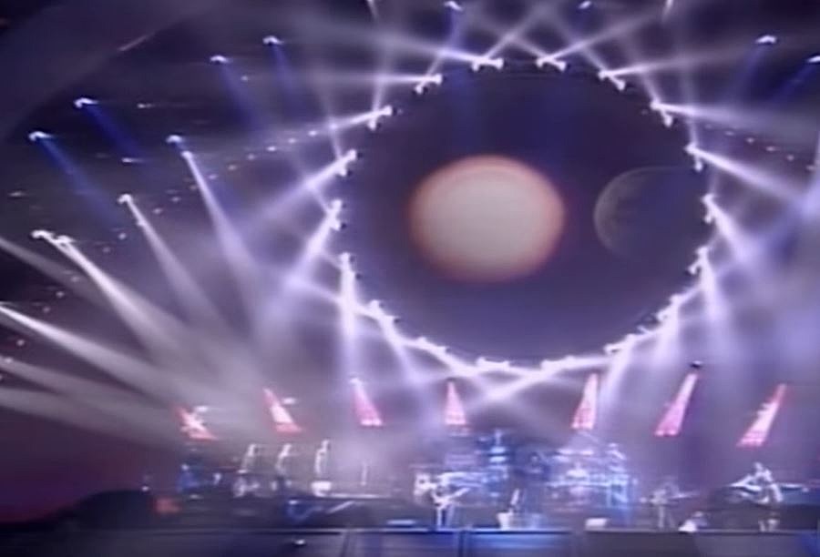 Pink Floyd 1994 Pulse concert (credit HDPinkFloyd via YouTube)